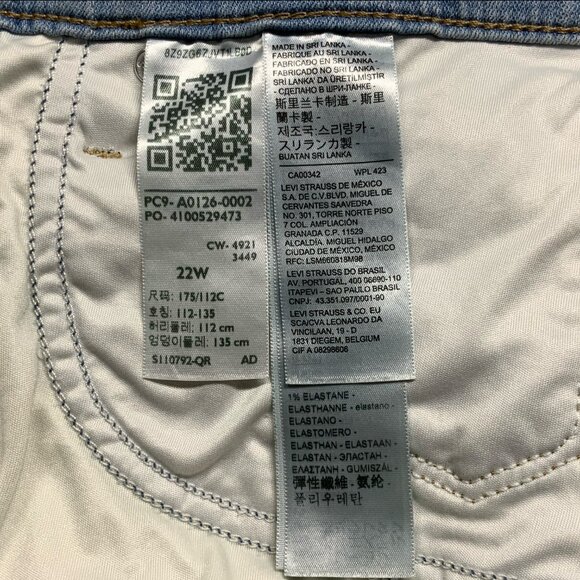 NWT Levi's 311 Shaping Skinny Mid Rise Capris Crop Stretch Light Wash Size 22 W - Picture 10 of 16